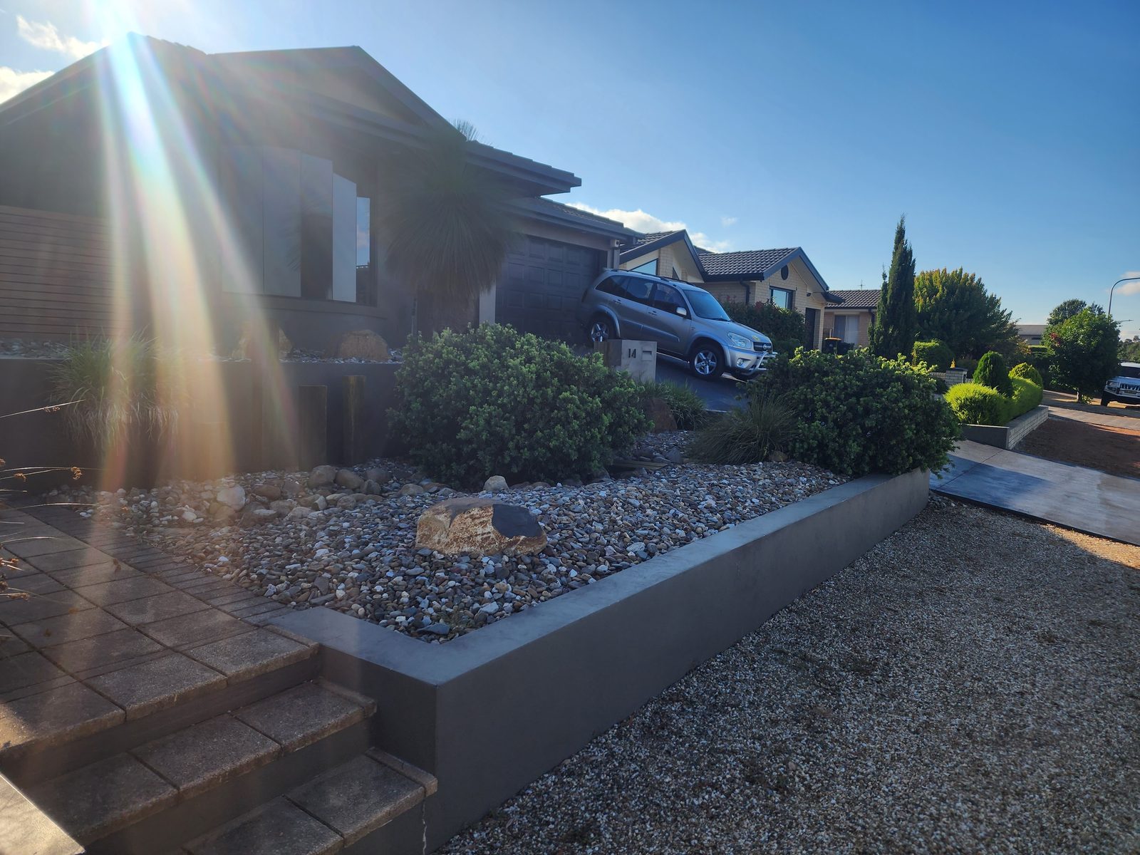 Front garden renovation with gravel and concrete retaining walls